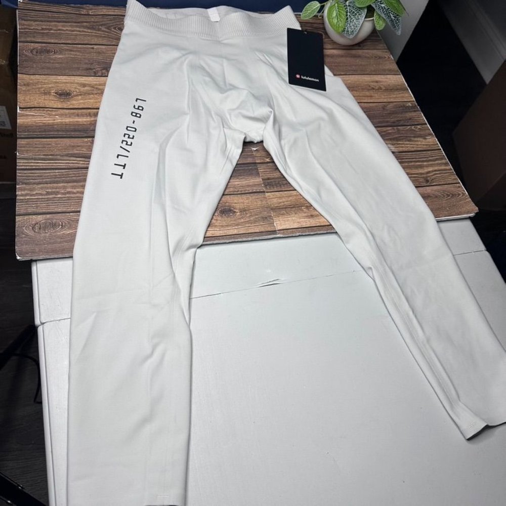 Lululemon License to Train Tight 21" NWT Size XXL (Vapor) - Picture 4 of 14